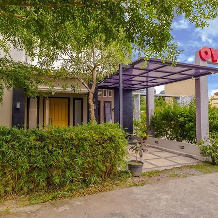 Oyo 2284 Grand Villa Meninting Montongbuwoh Kültér fotó