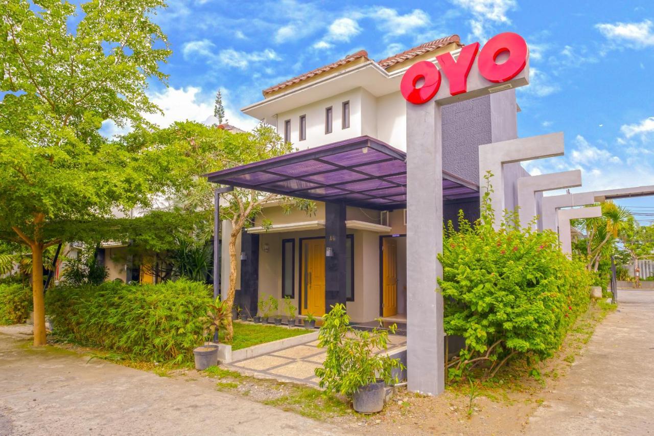 Oyo 2284 Grand Villa Meninting Montongbuwoh Kültér fotó